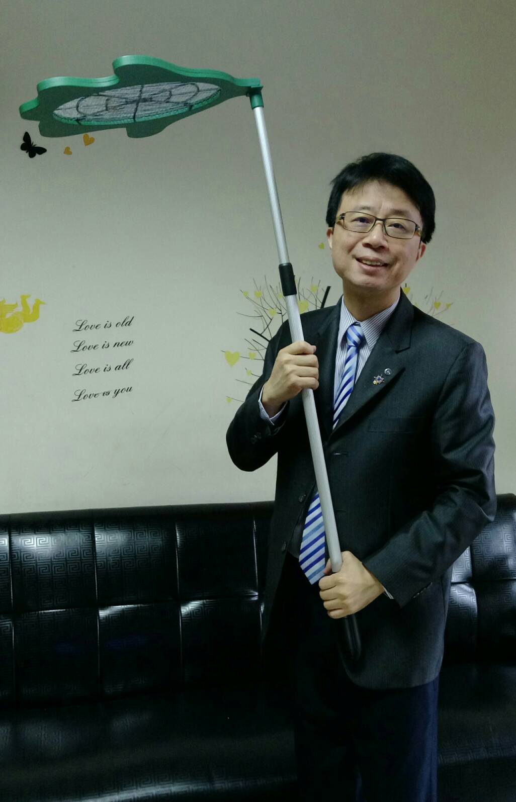 伸縮摺疊電蚊拍 台灣專利 日內瓦發明展展品